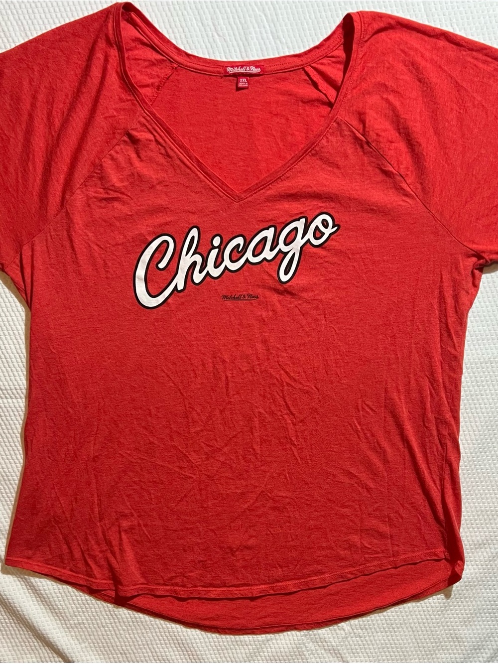 Mitchell & Ness Chicago Bulls Script V-Neck Tee • Red Slub 2XL